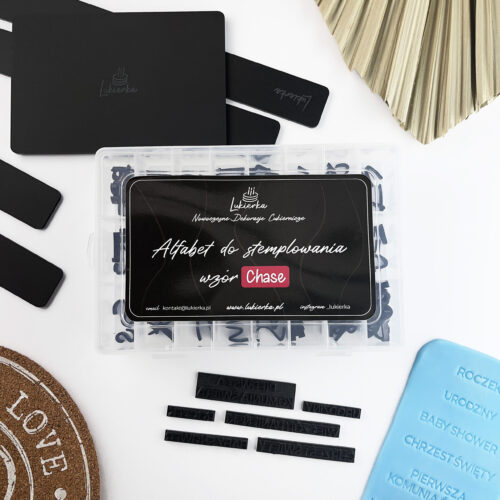 alfabet do stemplowania w masie plus zestaw listw dystansowych do równego wałkowania masy cukrowej lub ciasta i równego odciskania liter plakietką plus stemple napisy roczek urodziny chrzest itp chase