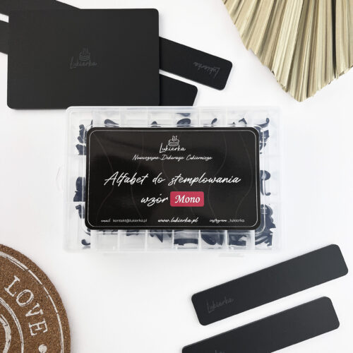 zestaw alfabet do stemplowania w masie do odciskania literek plus zestaw listw dystansowych do równego wałkowania masy cukrowej lub ciasta i zestaw listw z plakietką do równego odciaskania liter mono